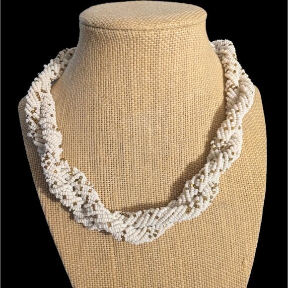 Vintage made in Italy white and gold tone beaded braided necklace - Picture 4 of 9